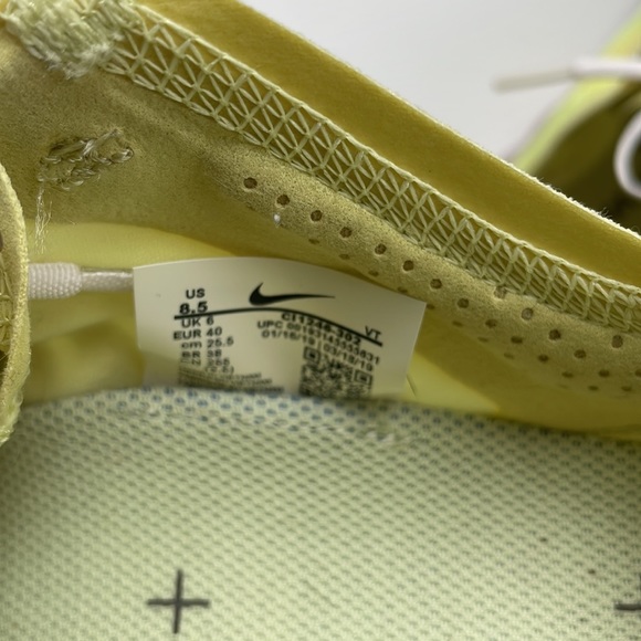 Neon Nike Vapor Max shoes - Picture 4 of 4